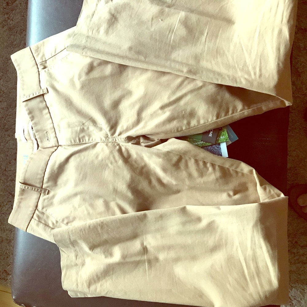 Slacks in stretch fabric.